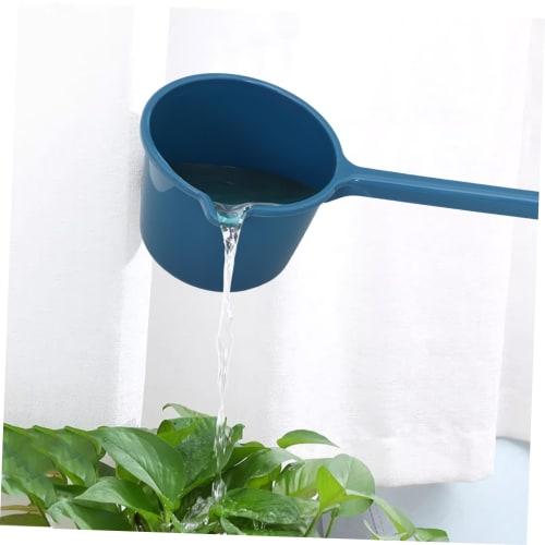 HOLIDYOYO Long-Handled Water Scoop, Household Water Spoon, Shower Ladle, Thick Bath Spoon, Plastic Water Scoop, Multi-Purpose Water Scoop (PP Blue)