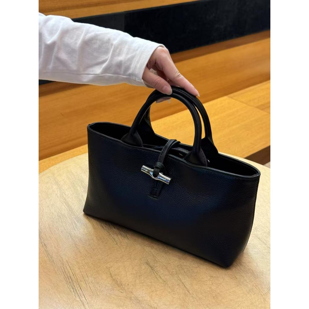 2025 Borsa da donna borsa a tracolla alta qualità primo strato pelle bovina borsa a secchiello portatile borsa di bambù versatile moda borsa in pelle da donna
