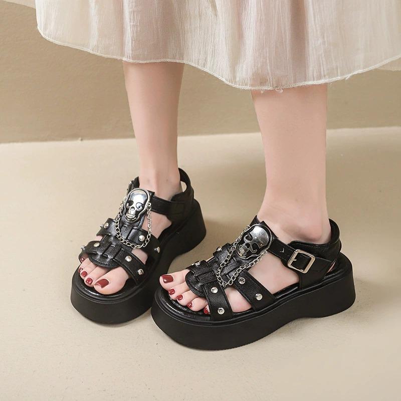 Punk-Stil Damen Sandalen Mode Metall-Dekoration Sandalen für Frauen Gothic Metallkette Dicke Sohle Damen Schuhe Sandalias Mujer