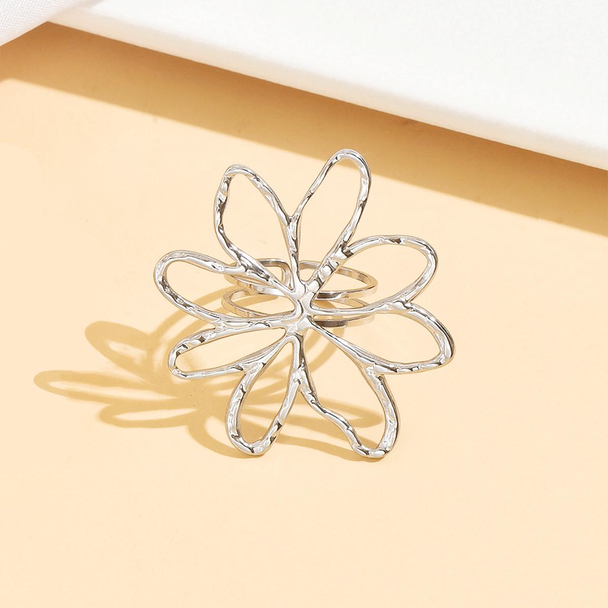 Elegant Hollow Flower Ring 18K Gold-Plated Stainless Steel Jewelry