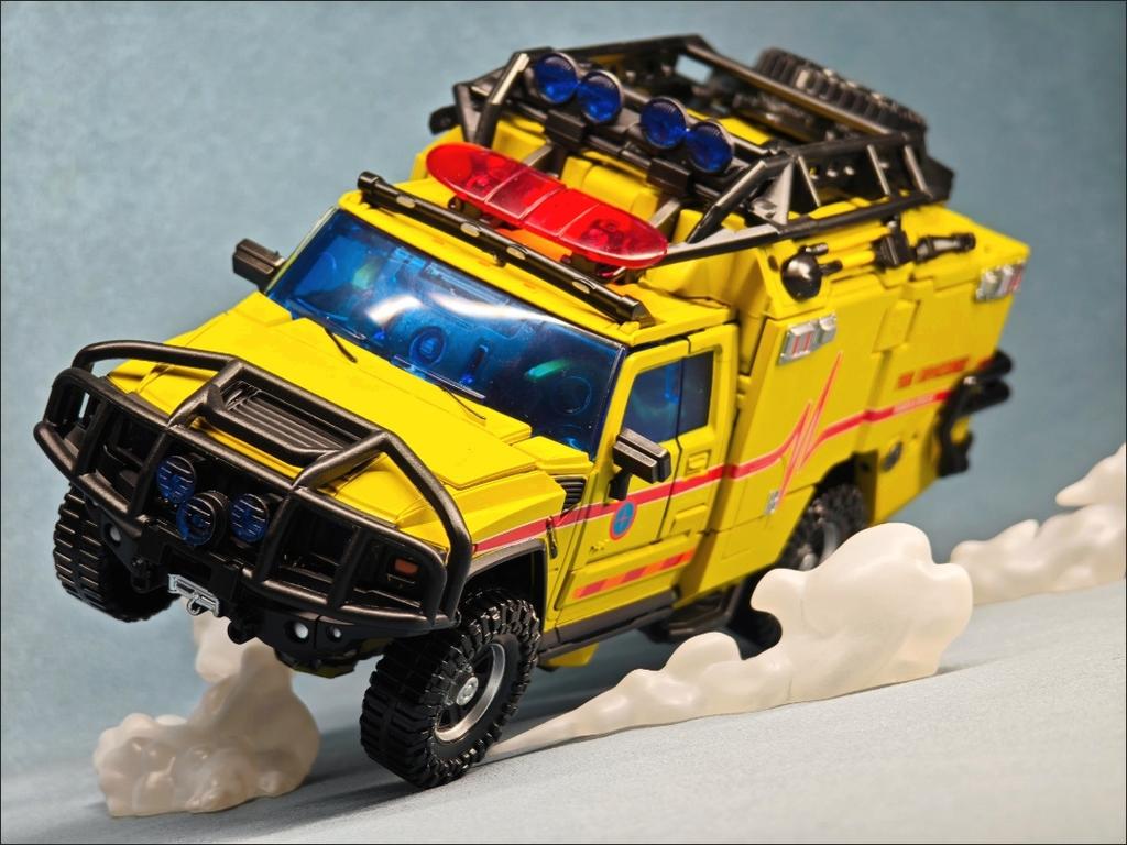 Transformation Toy Ratchet Ambulance Deformation Robot JH-01 Action Figure Model Gift JH01 Articulated Detailed Movable Poseable Scale Collectible