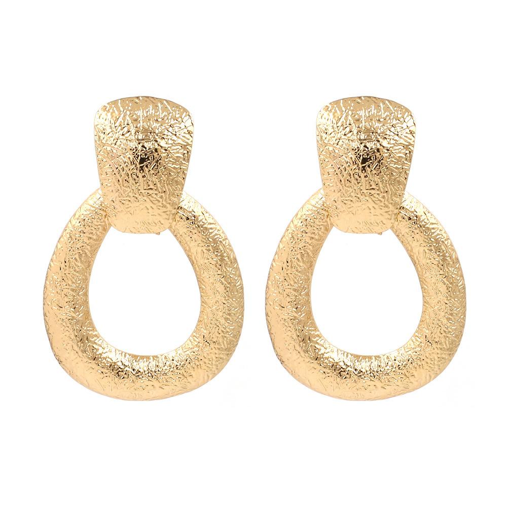 European and American simple gold water drop-shaped earrings, new alloy street shot earrings, earrings and accessories are in stock.