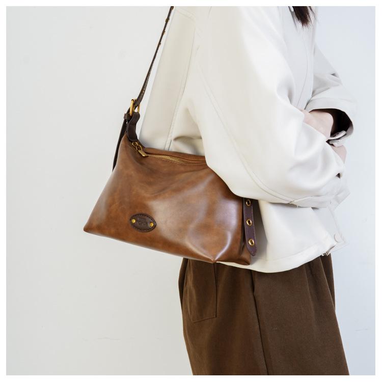 Retro fashion underarm bag women's new 2023 autumn and winter simple versatile tote bag high-end commuter shoulder bag