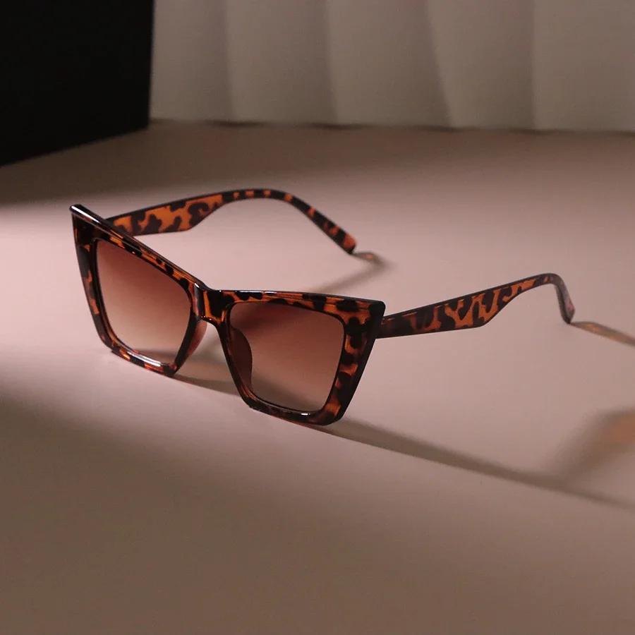 Retro Square Sunglasses Women Fashion Plastic Frame Vintage Sun Glasses Men Stylish Oversized Eyewear
