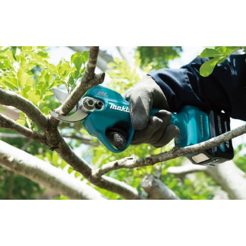 Makita UP100DZ Rechargeable Pruning Shears, 10.8V (Battery, Charger, and Case Sold Separately)