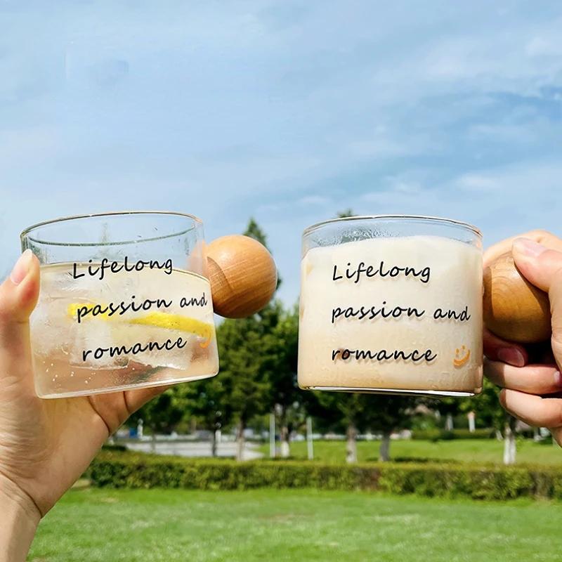 Glastasse Kaffeetasse Glastasse mit Untertasse Hitzebeständige Haushaltstasse Große Kapazität Kugel Holzgriff Glas Latte Flasche