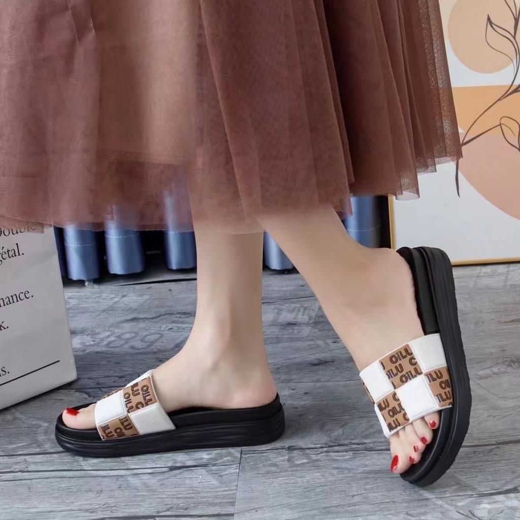 Módní letní protiskluzové a protizápachové módní horké prodejní plážové dámské pantofle s měkkou podrážkou