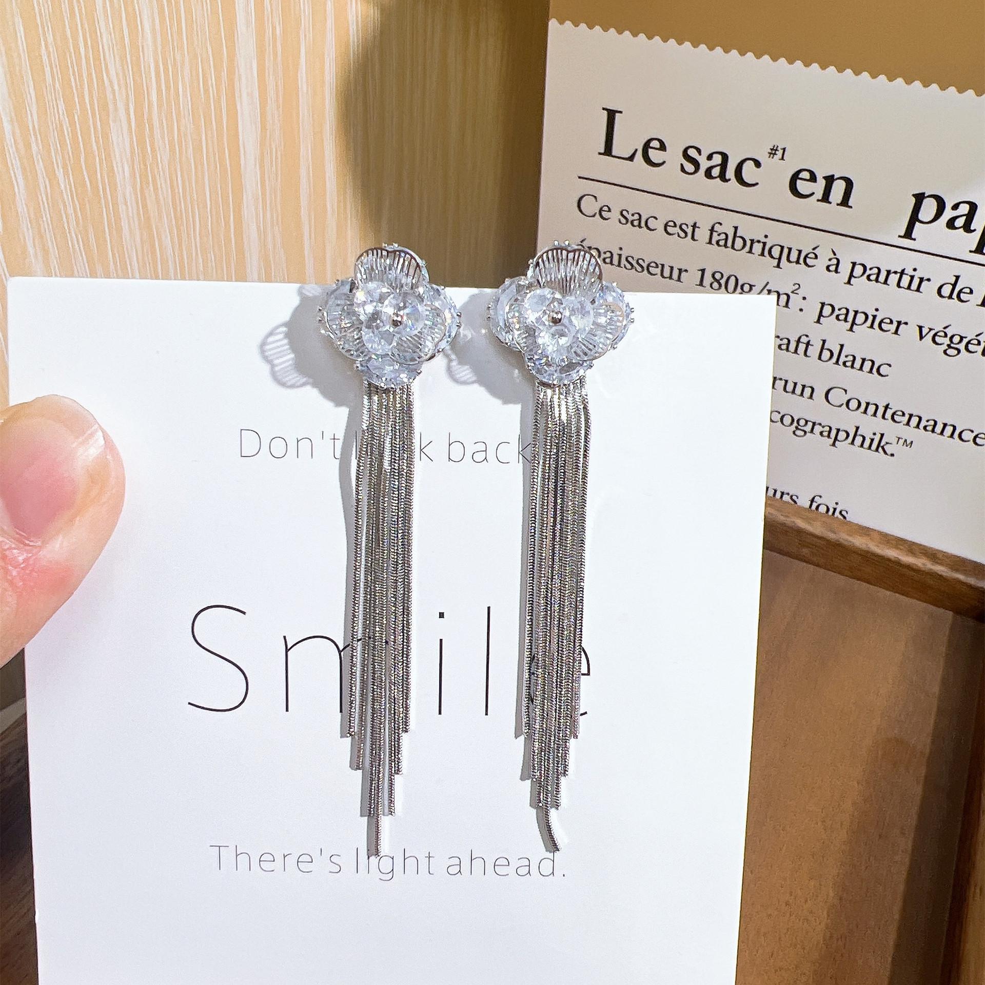 

Серьги-кисточки в виде четырехлистного цветка со стразами золотистого тона: Модные серьги-капли в японском и корейском стиле для женщин.