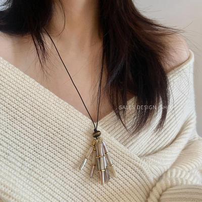 Collier Vintage en Œil de Tigre avec Pompon Coquillage et Cordon Ciré