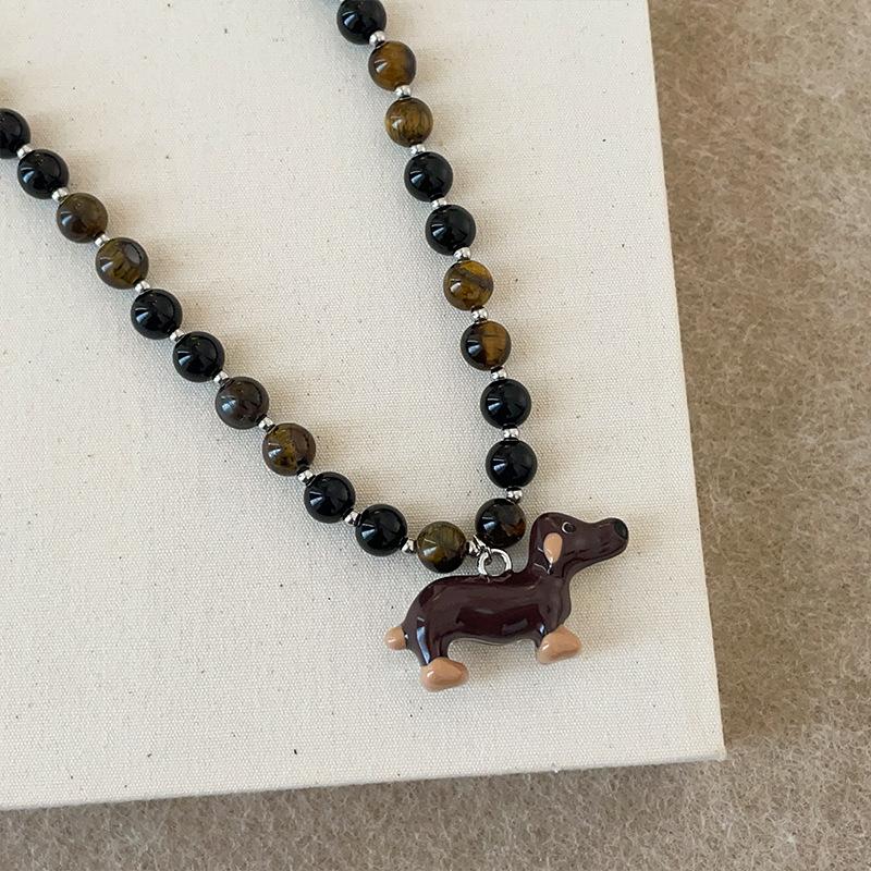 

Подвеска в виде мультяшной таксы, ожерелье из бисера с тигровым глазом, женское, милое, изысканное, модное, элегантное, универсальное, цепочка на шею, цепочка на свитер