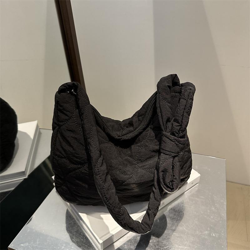 Large Capacity Rhombus Embroidery Thread Cotton Clothing Bag New Dumpling Bag Casual Shoulder Bag Messenger Bag