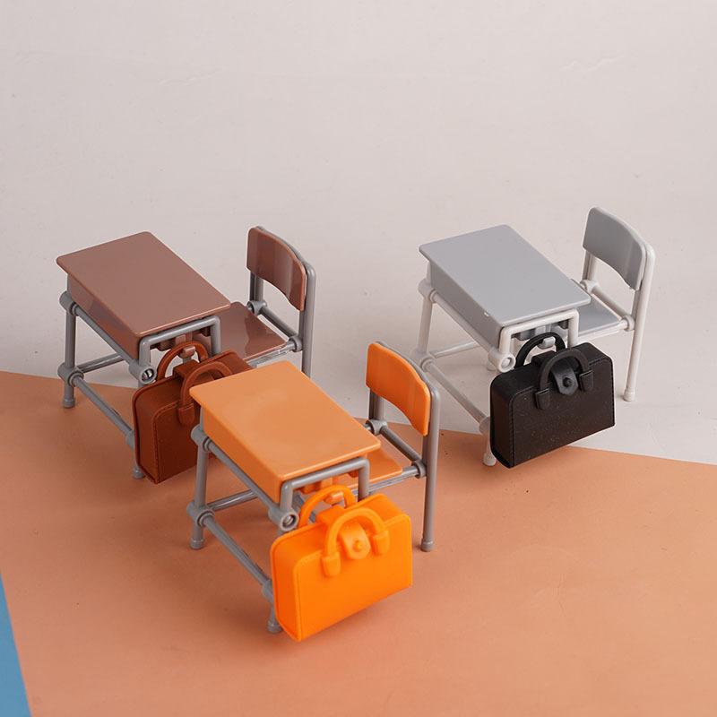 3/6 Stück 1/12 Puppenhaus Miniatur Klassenzimmer Rucksack Ornamente Freizeit Vintage Mini Schreibtisch Simulation Schultaschen Möbelmodell