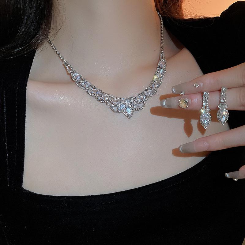European & American Luxury Zircon Jewelry Set: Retro Clavicle Chain Necklace, Versatile Fashion Accessory