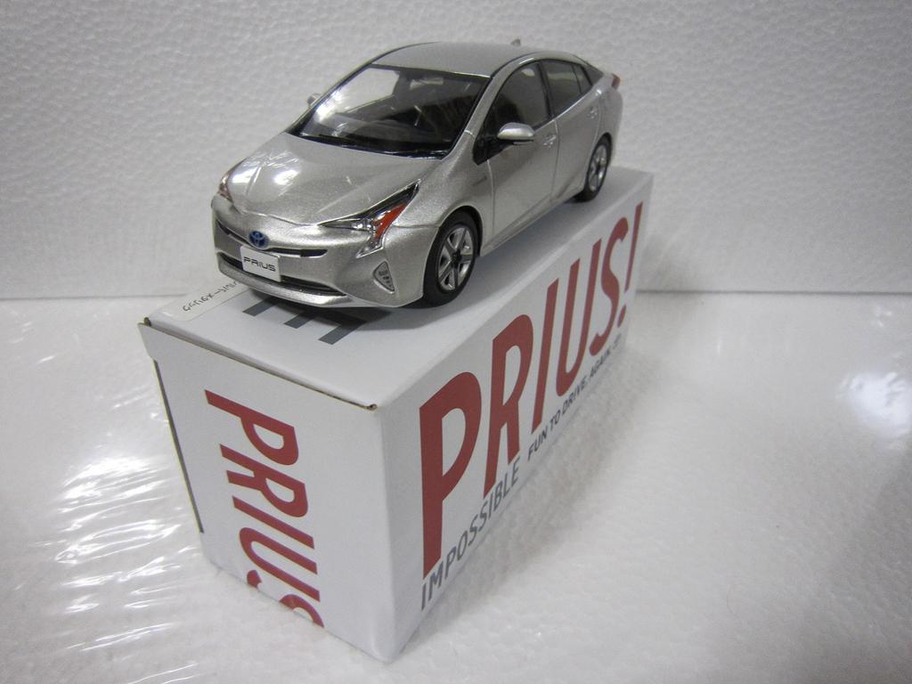 Toyota Official Minicar New Prius Color Sample Silver Metallic 1F7 1/30
