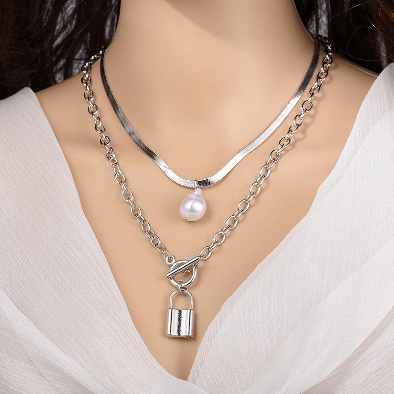 Fashion Vintage Layered Pearl Choker Pendant Necklace Women Gold Copper Color Chain Butterfly Baroque Pearl Necklace Zircon