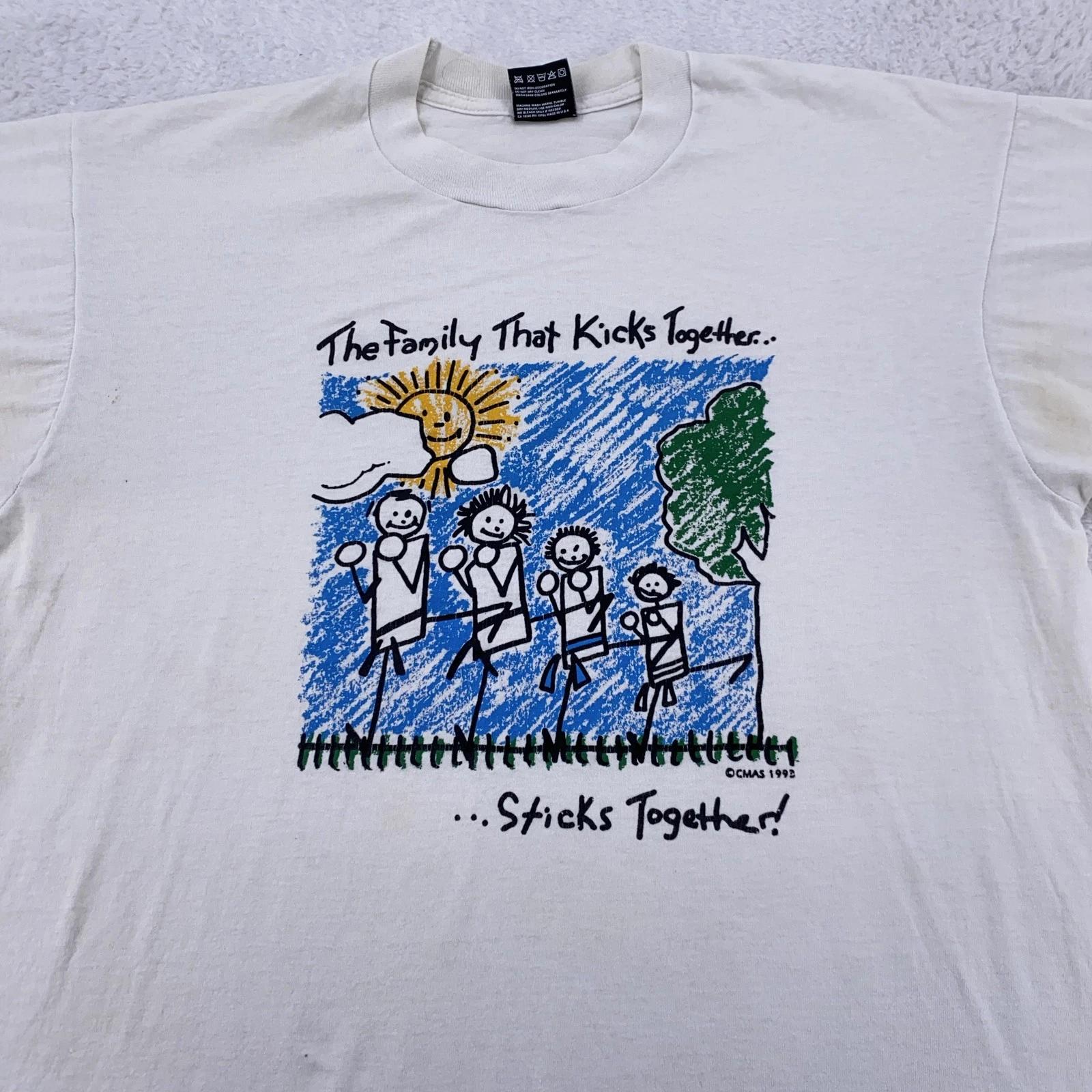 

Vintage The Family That Kicks Together Shirt Mens Medium Martial Arts 90s USA L