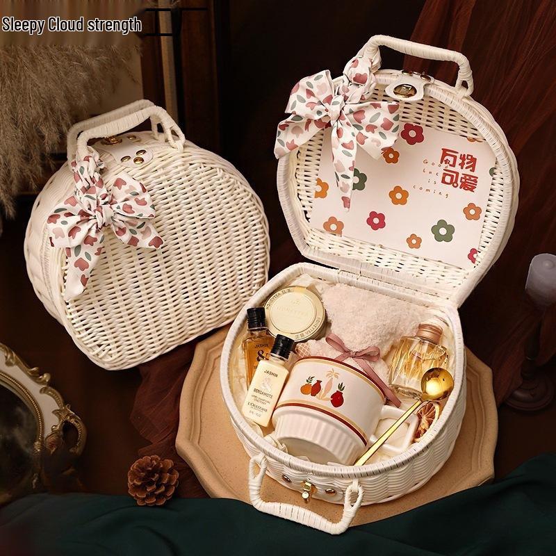 Bridal Party Souvenir: Heytea Cup for Bridesmaids and Groomsmen