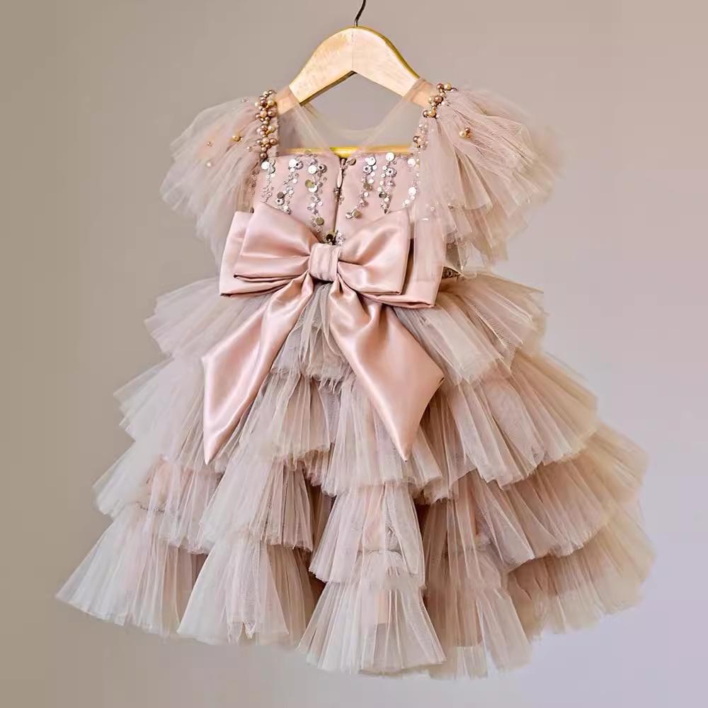 Vestito beige con paillettes a strati e spalline per il primo compleanno di bambina, con gonna in tulle voluminosa e fiocco (2025)