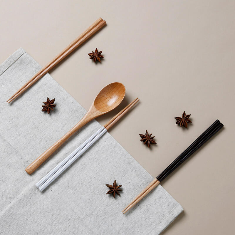 

Choose one of three types of wooden chopsticks Natural