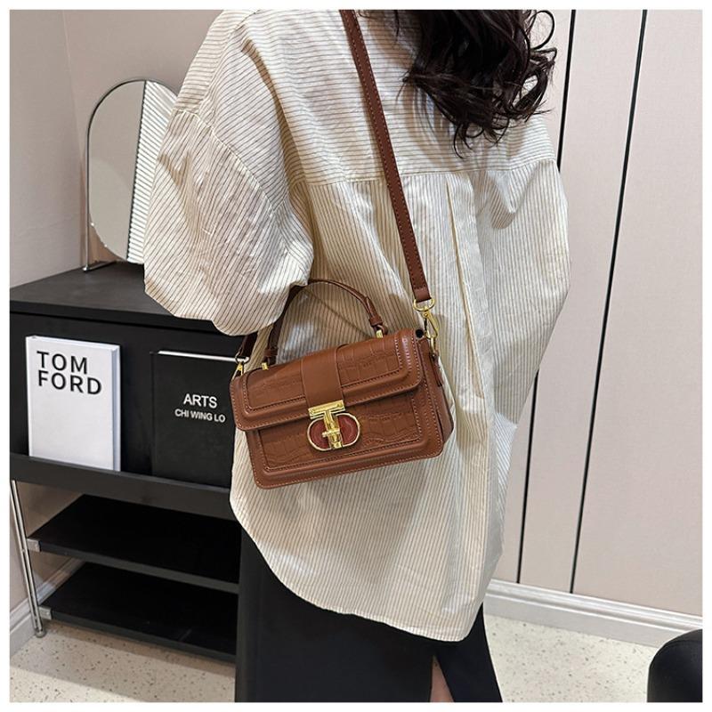 A Niche Luxury Single Shoulder Diagonal Small Square Bag with High-end Texture  Solid Color Handheld Box Bag