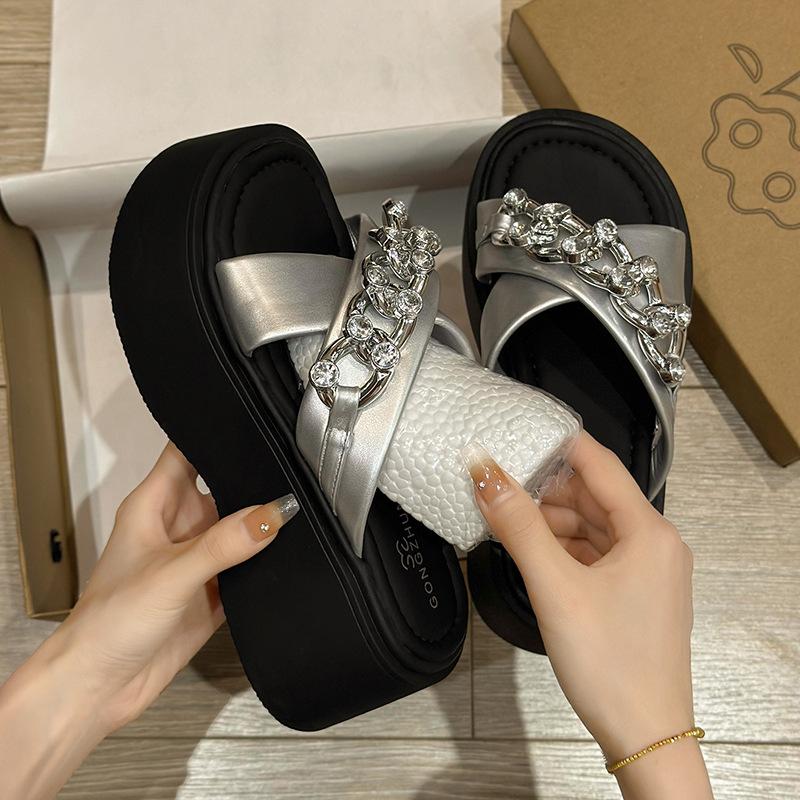

Rhinestone one-word slippers women wear in summer, new small people increase height, thick-soled fashion, beach cool slippers women 35 срібний