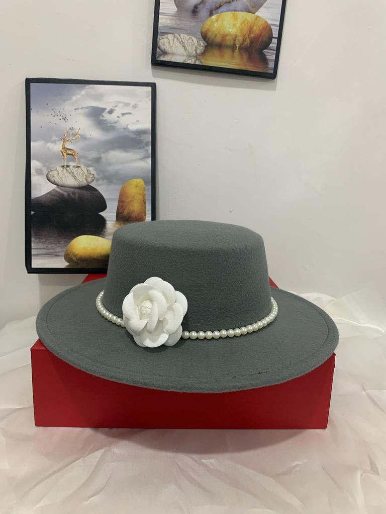 Hat Female Elegant British Top Hat Female Hepburn Style French Pearl Chain Flower Wool Flat Top Felt Hat Self-operated
