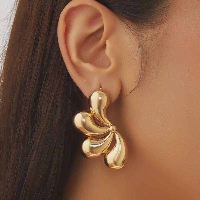 Boucles d'oreilles géométriques en métal européennes et américaines: Goutte d'eau photosensible style urbain pour femme