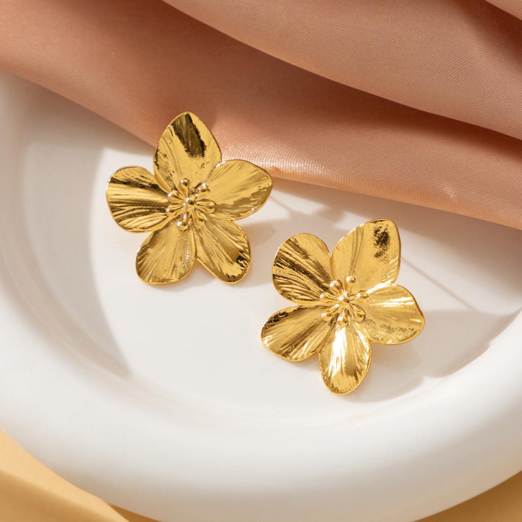 Vintage Gold Elegant Alloy Floral Design Earrings For Women With Shapes Geometric