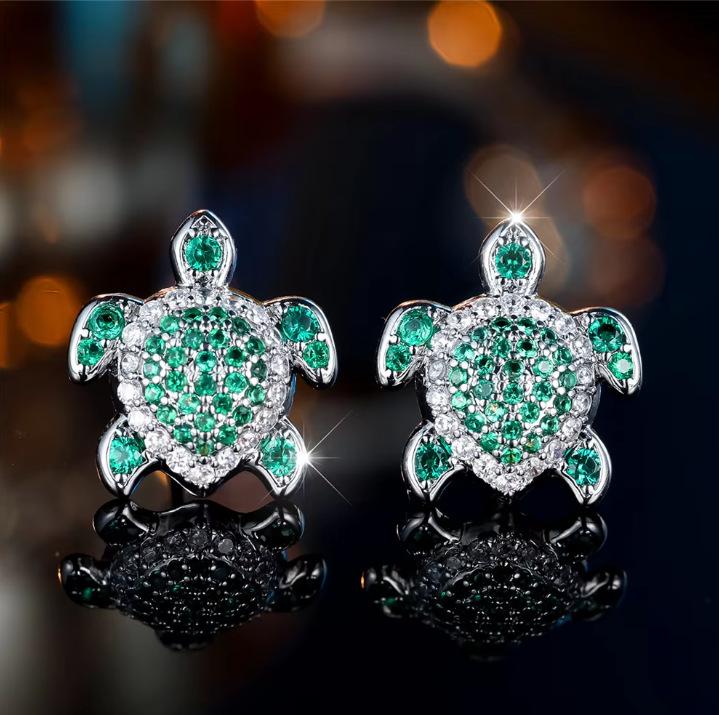 Hot-selling micro-inlaid zircon full diamond turtle stud earrings, exquisite and small popular jewelry gift box earrings.