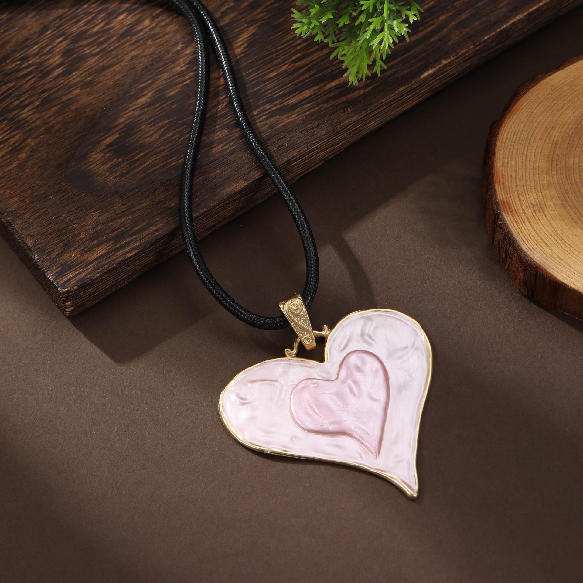 

Новый эмалевый цвет любовь кожаный шнурок длинная подвеска женщины преувеличенный цвет сердцевидный универсальное длинное ожерелье