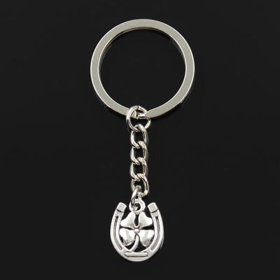 Módní 30mm přívěsek na klíče Kovový přívěsek na klíče Klíčenka Šperky Starožitný bronz Stříbrná podkova Podkova Lucky Clover 18x15mm Přívěsek