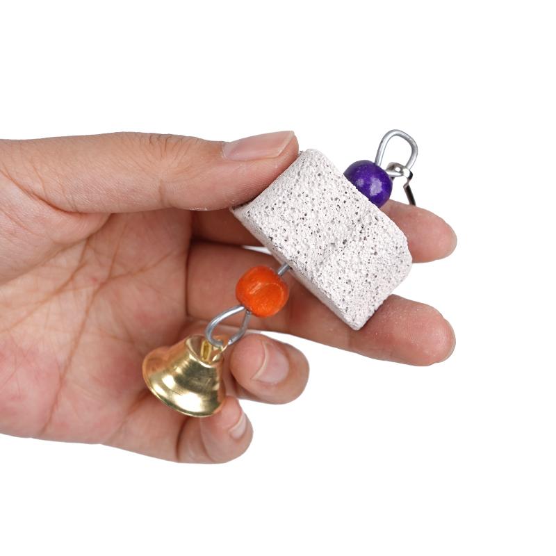 Giocattolo da Masticare per Uccelli Pappagallo Smerigliatrice per Becco Pietra Calcarea con Campanellini Accessori Gabbia per Uccelli Giocattoli per Gabbia per Ratto Criceto Cincillà Coniglio