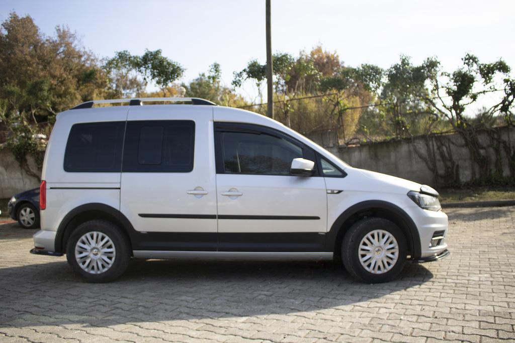 Satz Zierleisten und Radlaufverbreiterungen 1 Tür, kurzer Radstand für Volkswagen Caddy 2015-2020