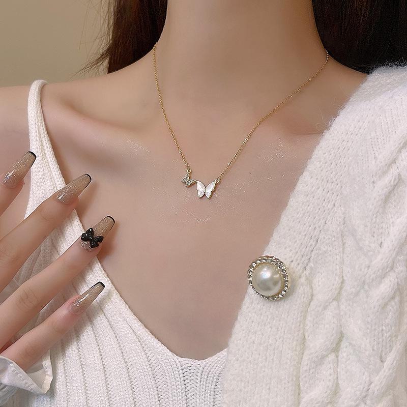 Koreanische asymmetrische Perlmutt-Schleifenkette - Damen Leichter Luxus Titanstahl Choker