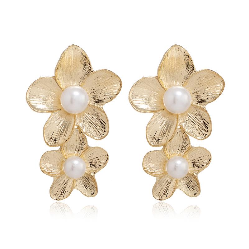 Elegant European Floral Pearl Stud Earrings for Women - Versatile Wreath Dangle with Simple Petal Design