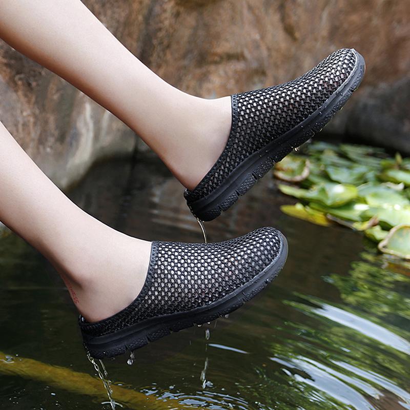 Женские сабо прогулочные кроссовки с открытой спиной летняя обувь для девочек туфли без шнуровки удобные повседневные дорожные тапочки-мулы для девочек EU 36 чёрный 2489₽