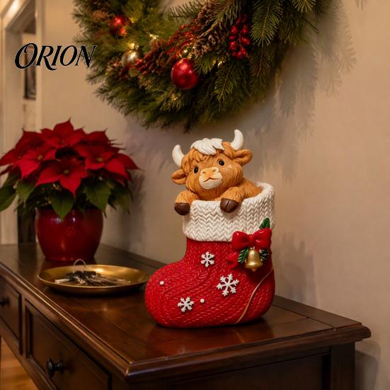 Christmas Party Supplies Highland Cow Stocking Figurine, Xmas Tree Cattle Resin Seasonal Shelf Decorations Statue, Animal Sculpture for Holiday