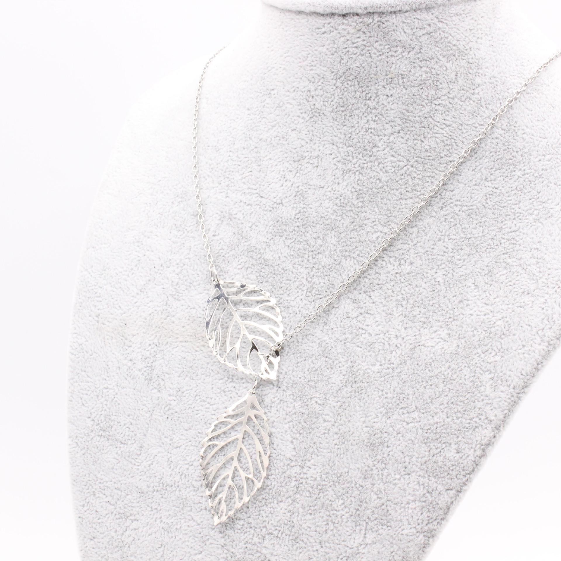 European American Fashion Hollow Leaf Pendant Necklace