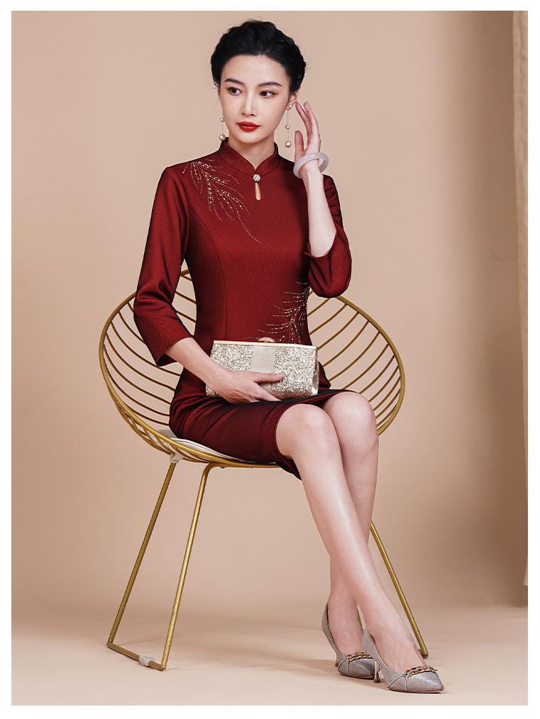 Elegant Mom's Plus Size Qipao Dress for Wedding or Celebration