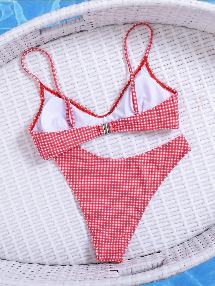 Stilvoller sexy Zweiteiler-Bikini mit Karomuster, ideal für den Sommerurlaub am Strand