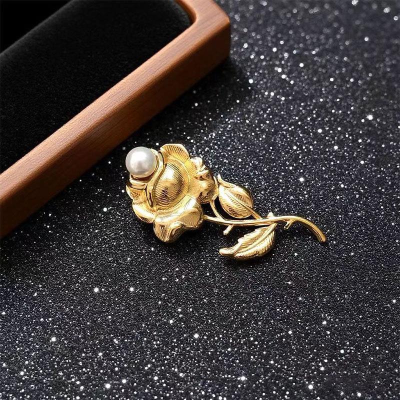 Light Luxury Retro Gold And Silver Rose Pearl Chest Men And Women Niche High-End Corsage Suit Pin Accessories