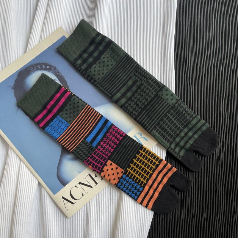 Trendy Japanese Multi-Color Jacquard Floral Tabi Socks - Cute Split-Toe Mid-Calf Design