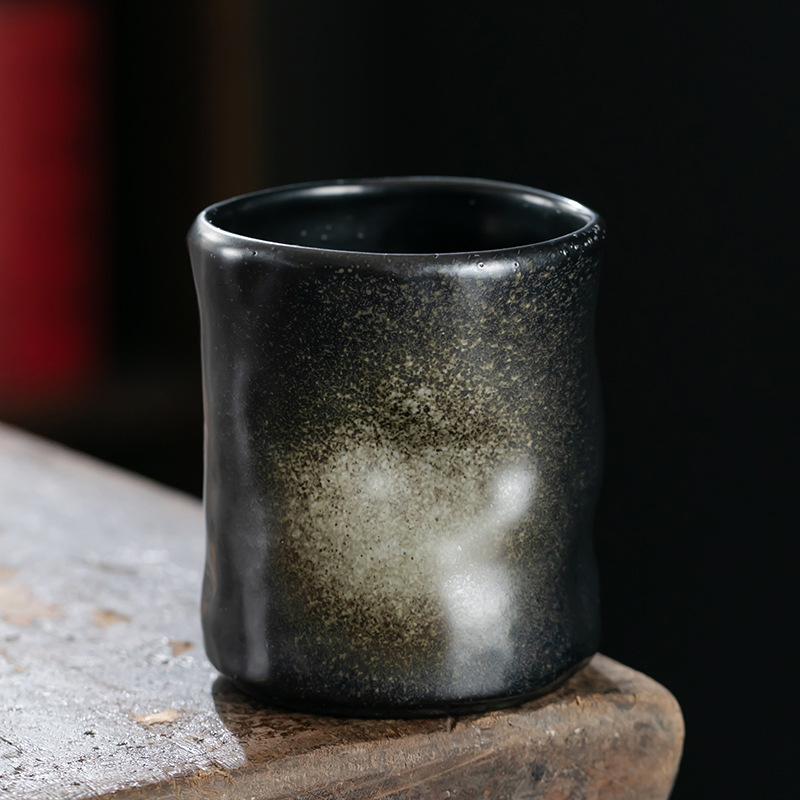 

Чашка для кави з грубої кераміки на 230 мл. Чашка для кави, яка тримається в руці. Ретро, ​​японська керамічна чашка для кави для еспресо. Декоративна керамічна чашка для вітальні. 230ML чорний