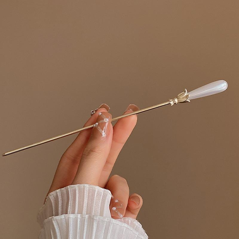 Chinese Retro Style Three-dimensional Flower Butterfly Alloy Women's Hairpin Long Tassel Chain Hanfu Updo Hair Clip Headwear