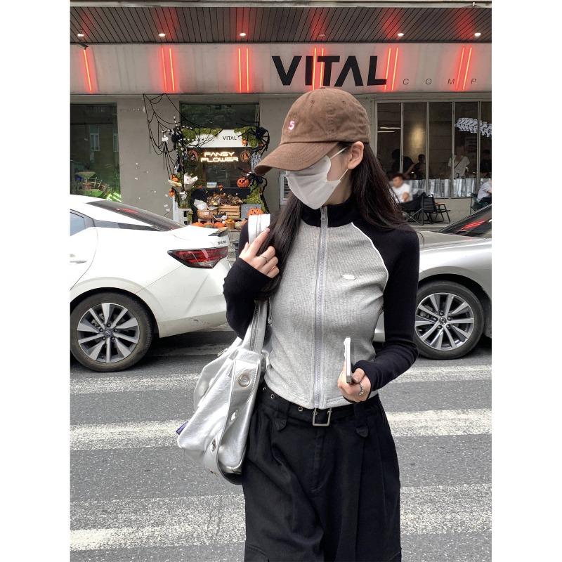 Wear a Contrasting Color Stand-up Neck Knitted Cardigan In Early Autumn, Front Shoulder Zipper, Long-sleeved Top, Slim-fitting Jacket for Women