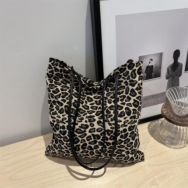 New leopard print large-capacity women's bag single shoulder tote ns trendy bag fashionable texture underarm Korean bag