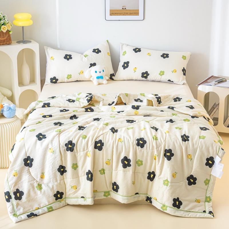 Cartoon Candy Rainbow Pattern Summer Cooling Quilt Skin-friendly Breathable Textured Air Conditioning Quilt for Kids Teens Girls