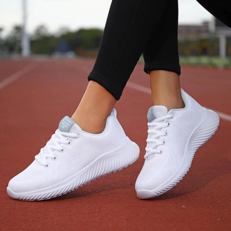 Women's Sports Shoes High Quality Mesh Breathable Fashionable Shock Absorbing Running Shoes Women's Thick Soled Tennis Sneakers