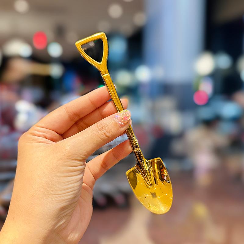 

Creative Design Shovel Eating Spoon 304 Stainless Steel Gold Spade Spoon Internet Celebrity Household Dessert Spoon Watermelon Spoon golden shovel-pointed spoon