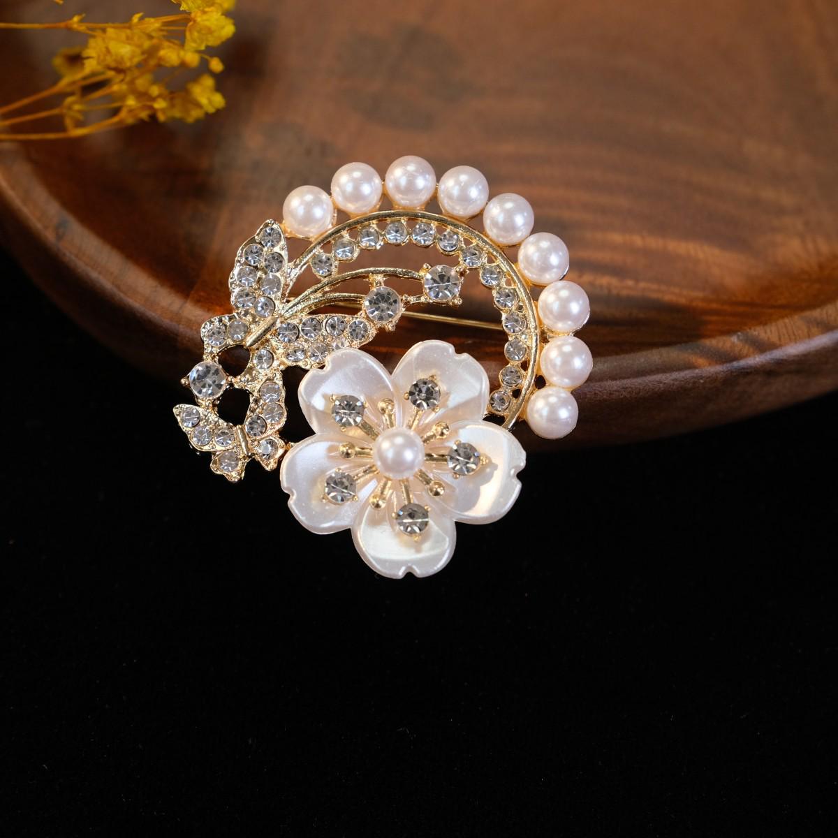 

Элегантная брошь-цветок со стразами и жемчугом - Неподвластный времени модный аксессуар для одежды